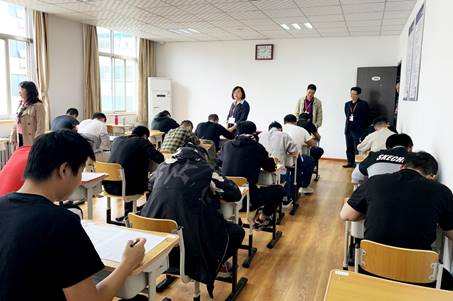 說明: //news.www.wanbaokm.com/__local/F/F1/75/7DCBD8575C0F44F4B8B81B5693B_2118A846_B5052.jpg